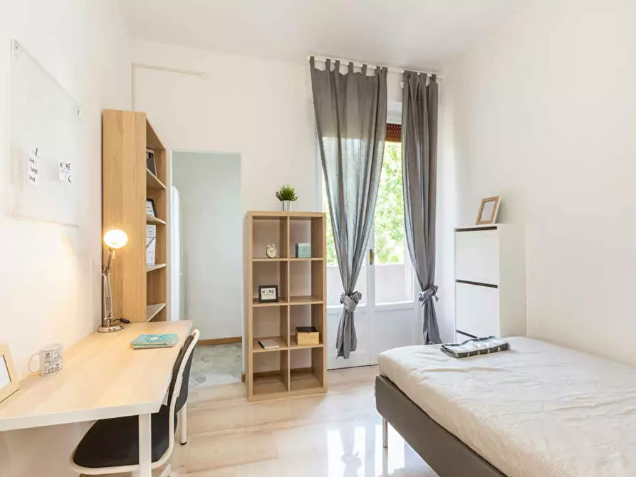 Immagine 4 di Camera in affitto  in Via Lorenteggio a Milano