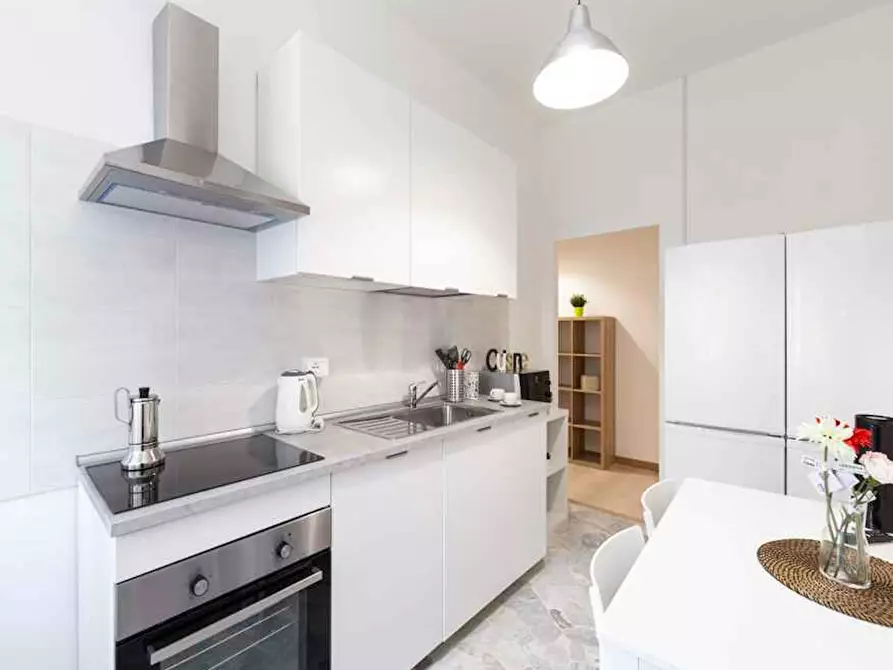 Immagine 10 di Camera in affitto  in Via Lorenteggio a Milano