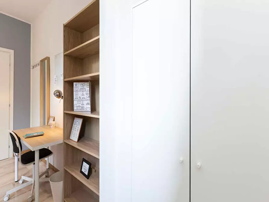 Immagine 7 di Camera in affitto  in Via Lorenteggio a Milano