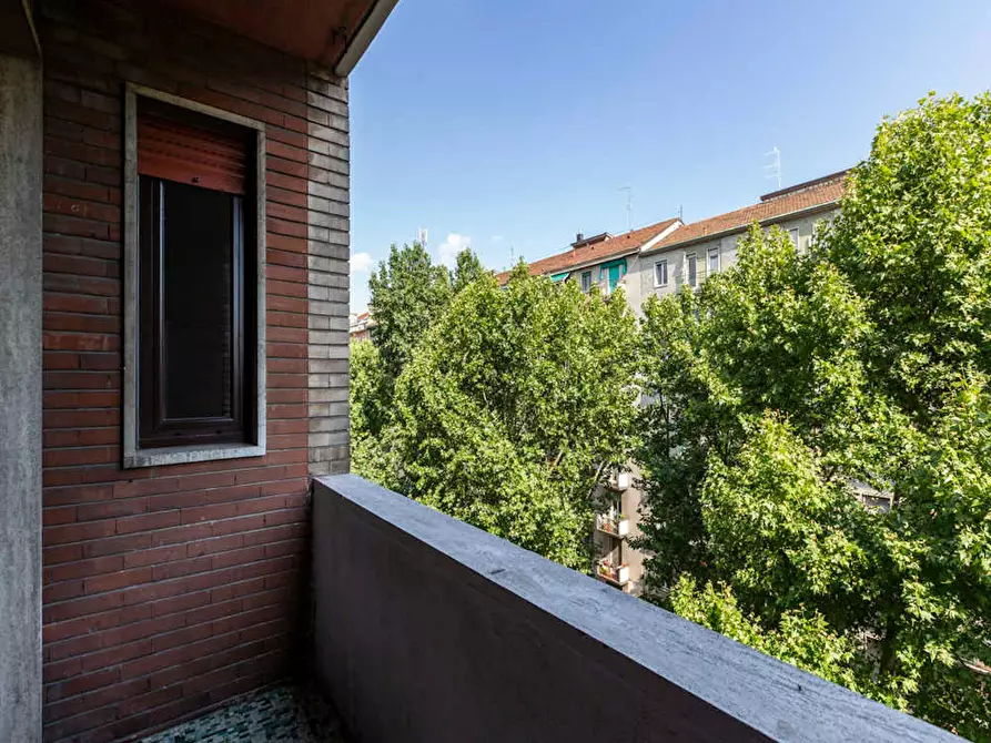 Immagine 10 di Camera in affitto  in Via Lorenteggio a Milano