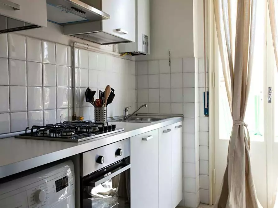 Immagine 8 di Camera in affitto  in Via Belmeloro a Bologna