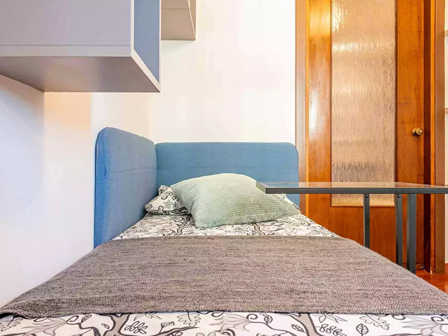 Immagine 5 di Camera in affitto  in Via Santa Rita da Cascia a Milano