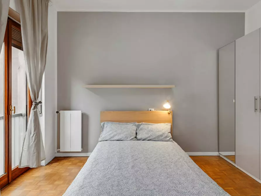 Immagine 8 di Camera in affitto  in Via Curtatone a Milano