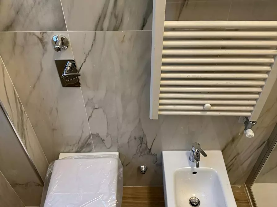 Immagine 8 di Appartamento in affitto  in Via Tonale a Milano