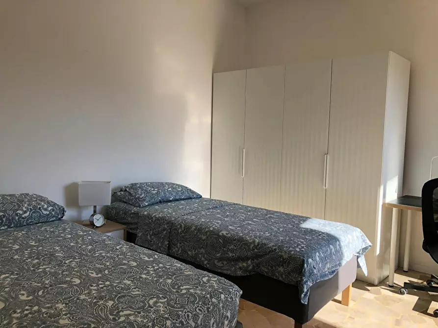 Immagine 4 di Camera condivisa in affitto  in Via Luigi Scrosati a Milano