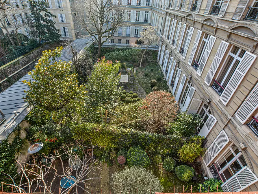 Immagine 4 di Appartamento in affitto  in Rue d'Aumale a Paris