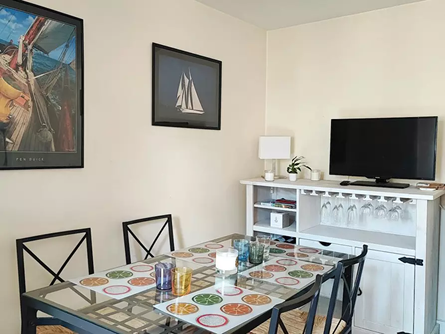 Immagine 1 di Appartamento in affitto  in Place Hoche a Versailles
