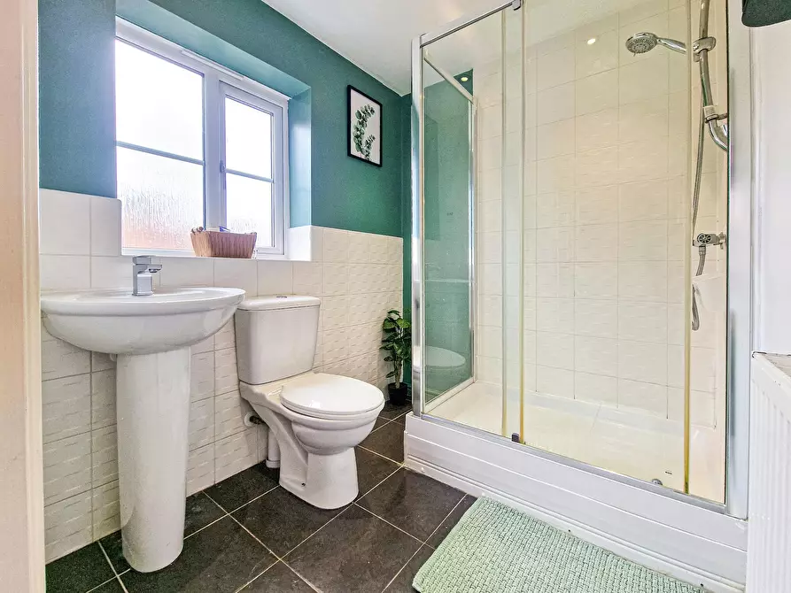 Immagine 8 di Casa indipendente in affitto  in Shropshire Drive a 