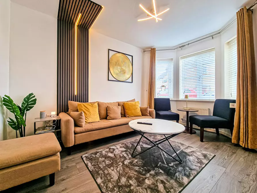 Immagine 2 di Casa indipendente in affitto  in Shropshire Drive a 