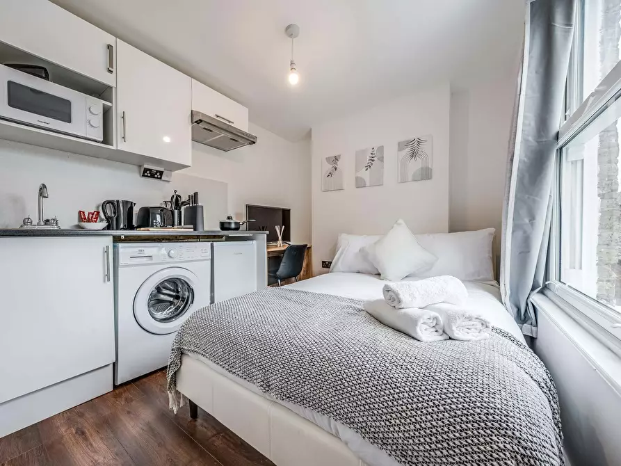 Immagine 1 di Casa indipendente in affitto  in Denmark Hill a Camberwell