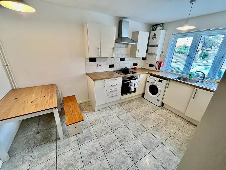 Immagine 10 di Camera condivisa in affitto  in Minerva Close a Lambeth