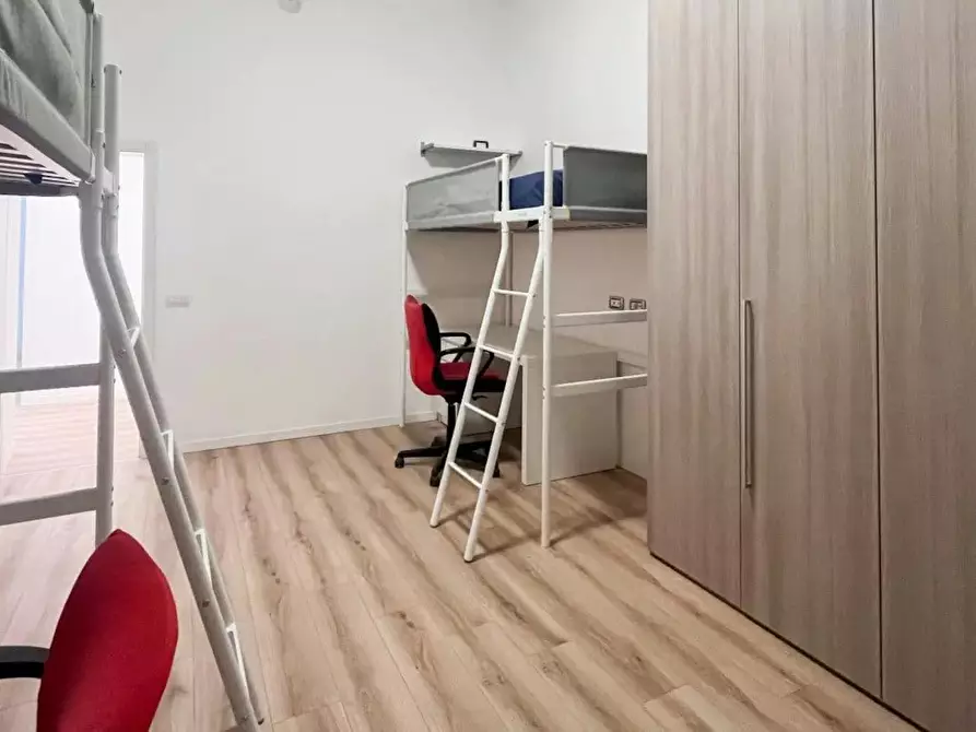 Immagine 2 di Camera condivisa in affitto  in Via Bramantino a Milano