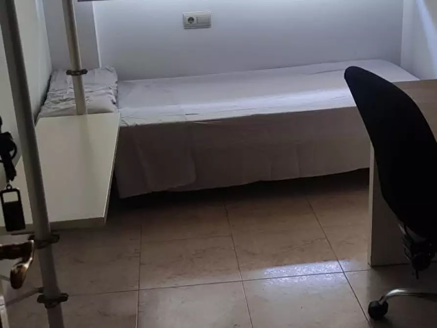 Immagine 5 di Camera in affitto  in Carrer del Pedraforca a Terrassa