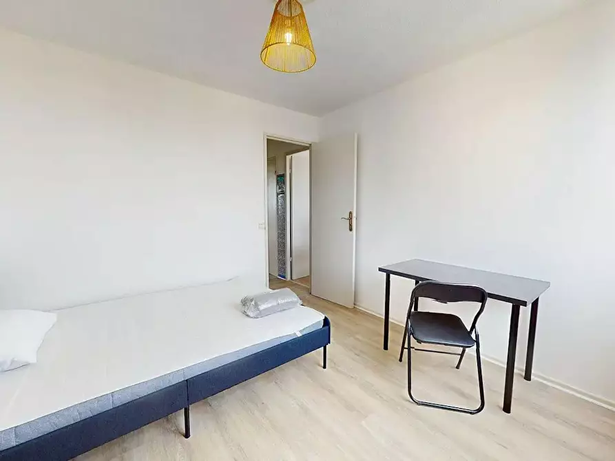 Immagine 2 di Camera in affitto  in Rue Edouard Branly a Bron