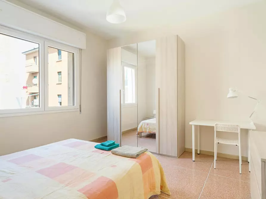 Immagine 2 di Camera in affitto  in Via Pasubio a Bologna