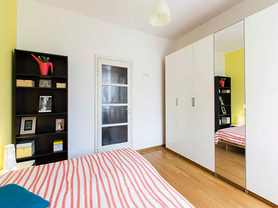 Immagine 5 di Camera in affitto  in Via Volterra a Milano