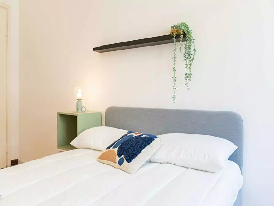 Immagine 1 di Camera in affitto  in Via Nino Oxilia a Milano