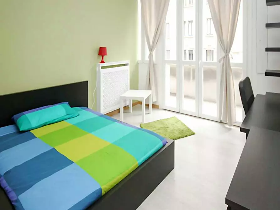 Immagine 2 di Camera in affitto  in Via Cesare Battisti a Milano