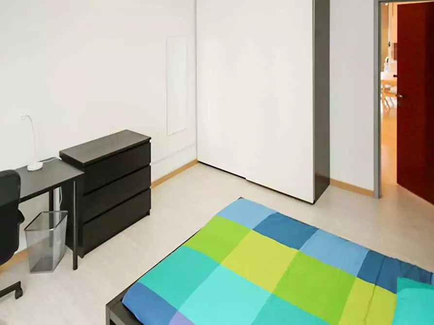 Immagine 4 di Camera in affitto  in Via Cesare Battisti a Milano
