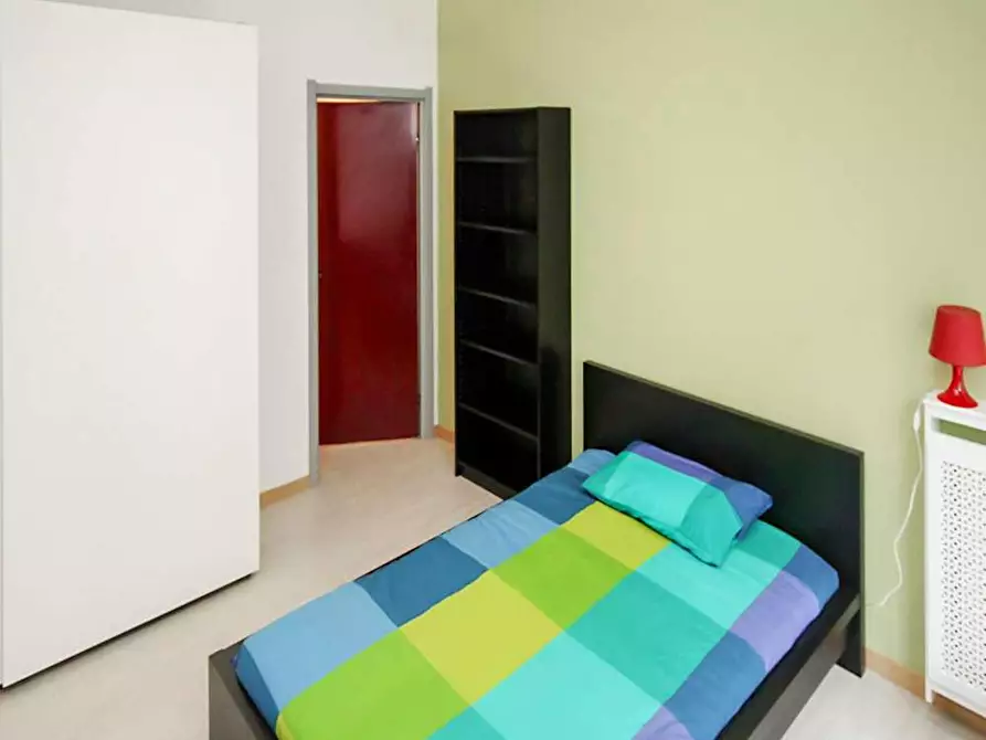 Immagine 1 di Camera in affitto  in Via Cesare Battisti a Milano