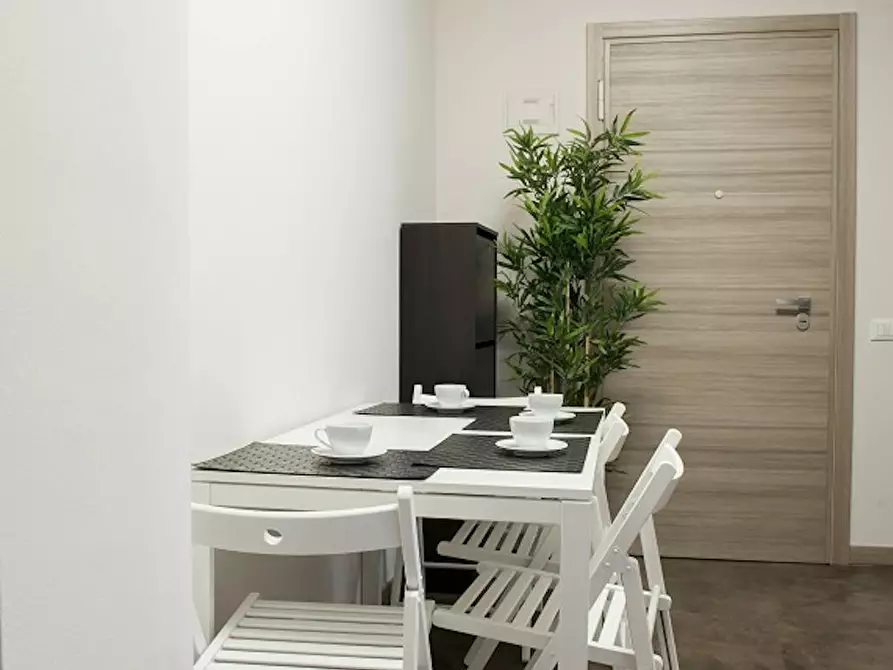 Immagine 9 di Camera in affitto  in Largo Domodossola a Milano