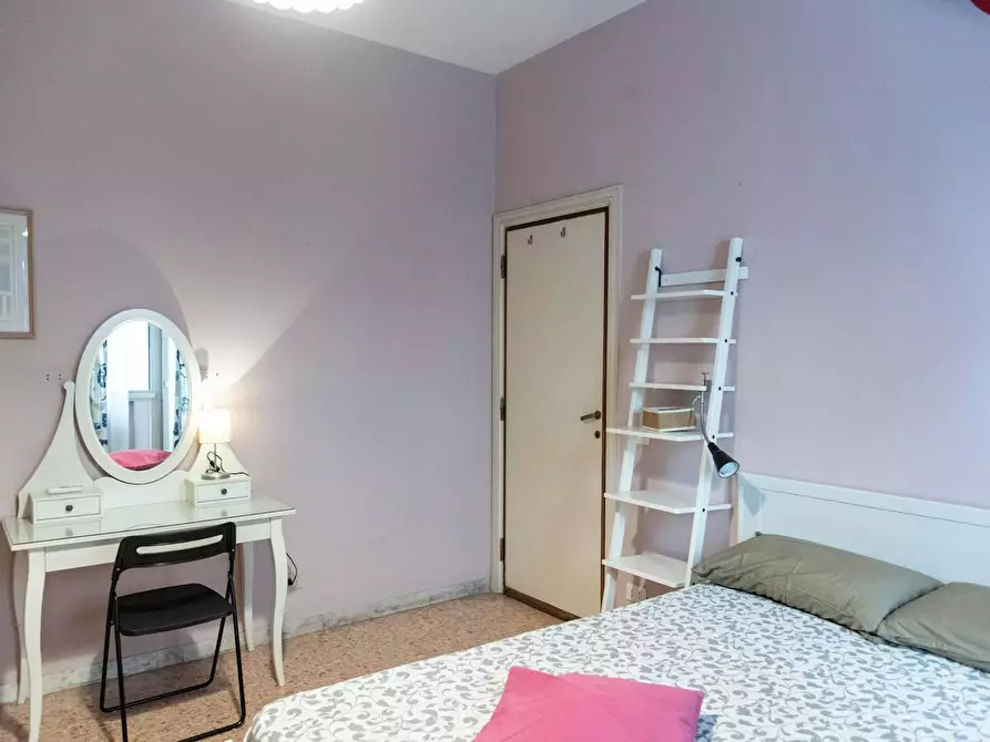 Immagine 3 di Camera in affitto  in Via Tuscolana a Roma