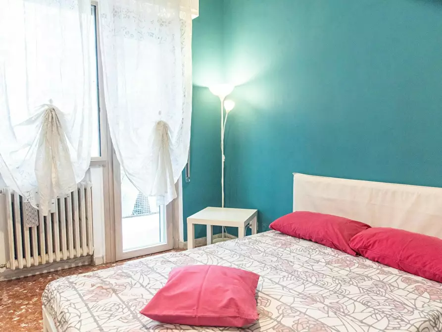 Immagine 2 di Camera in affitto  in Via Tuscolana a Roma