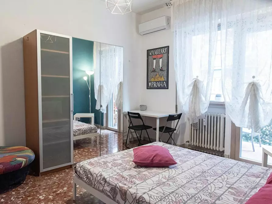 Immagine 1 di Camera in affitto  in Via Tuscolana a Roma