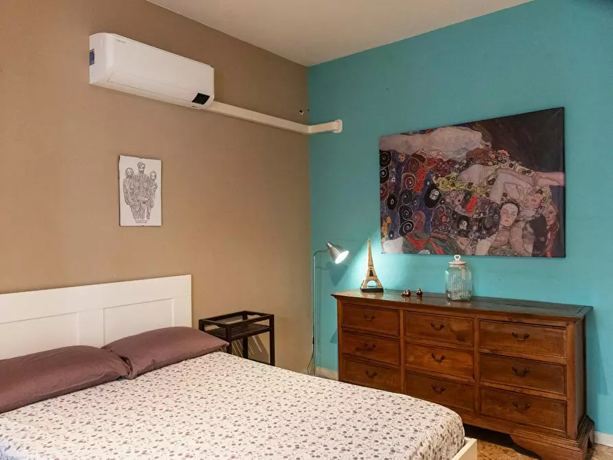 Immagine 3 di Camera in affitto  in Via Tuscolana a Roma