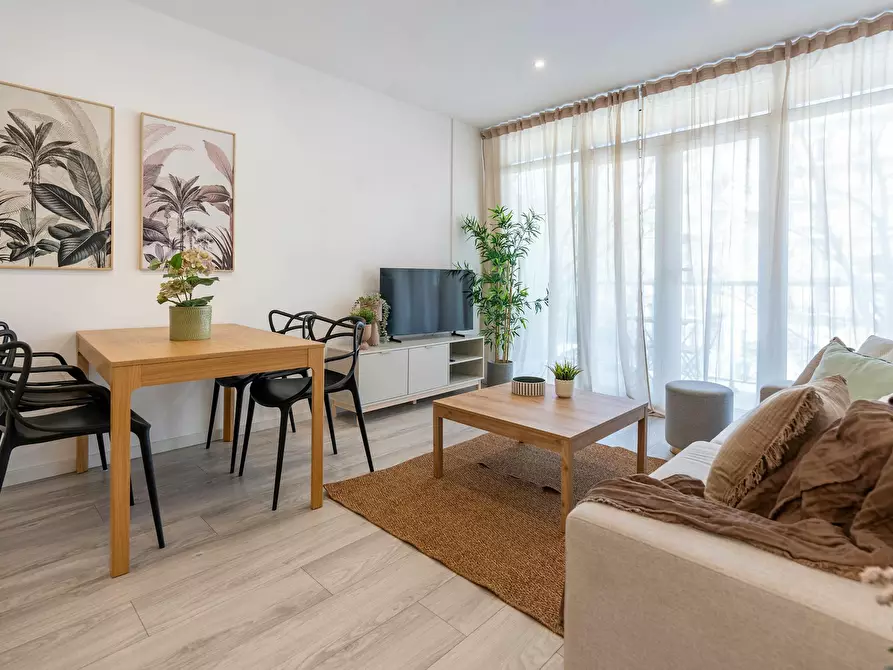 Immagine 1 di Appartamento in affitto  in Carrer de Floridablanca a Barcelona