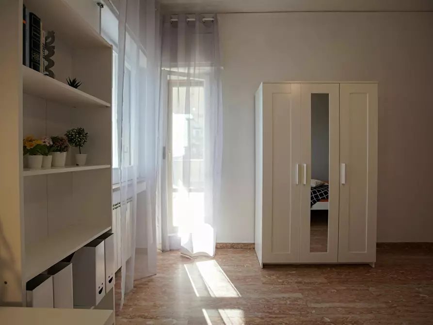 Immagine 6 di Camera in affitto  in Via Pietro Castellino a Napoli