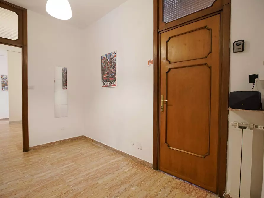 Immagine 10 di Camera in affitto  in Via Pietro Castellino a Napoli