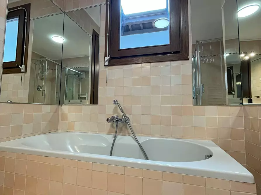 Immagine 6 di Camera in affitto  in Via del Santo a Padova