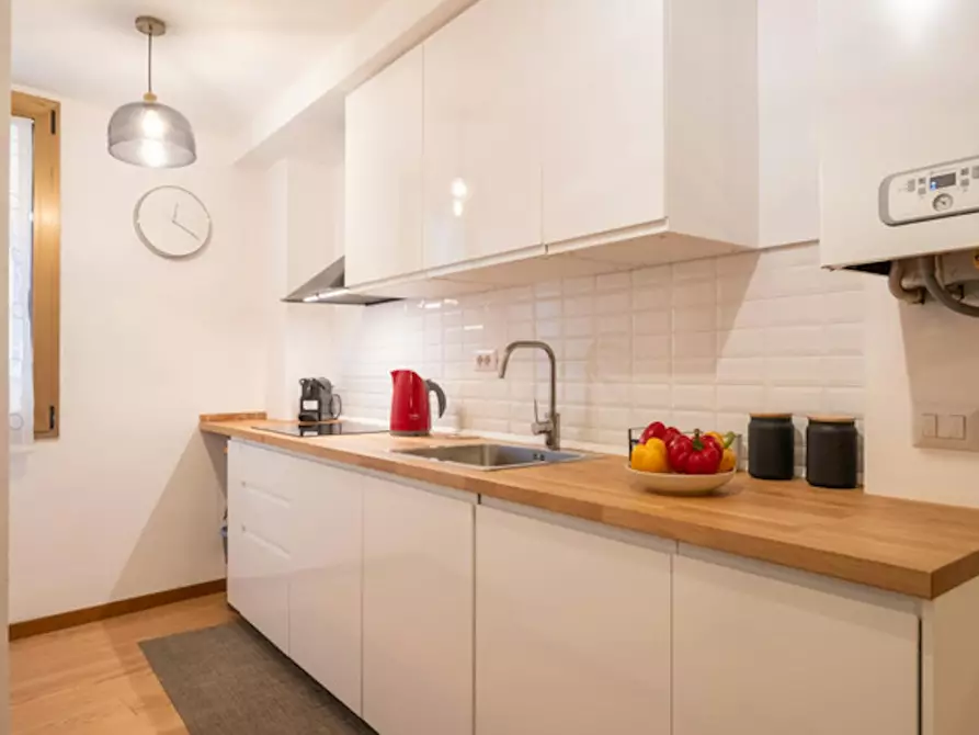 Immagine 9 di Appartamento in affitto  in Via Savenella a Bologna