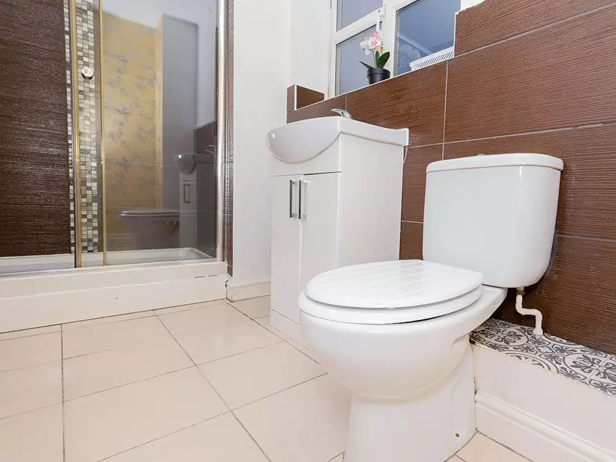 Immagine 4 di Casa indipendente in affitto  in Chepstow Road a Corby
