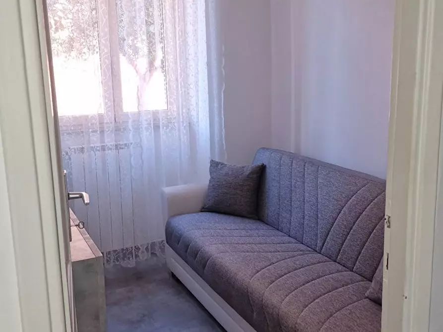 Immagine 1 di Camera in affitto  in Via Vinicio Cortese a Ciampino