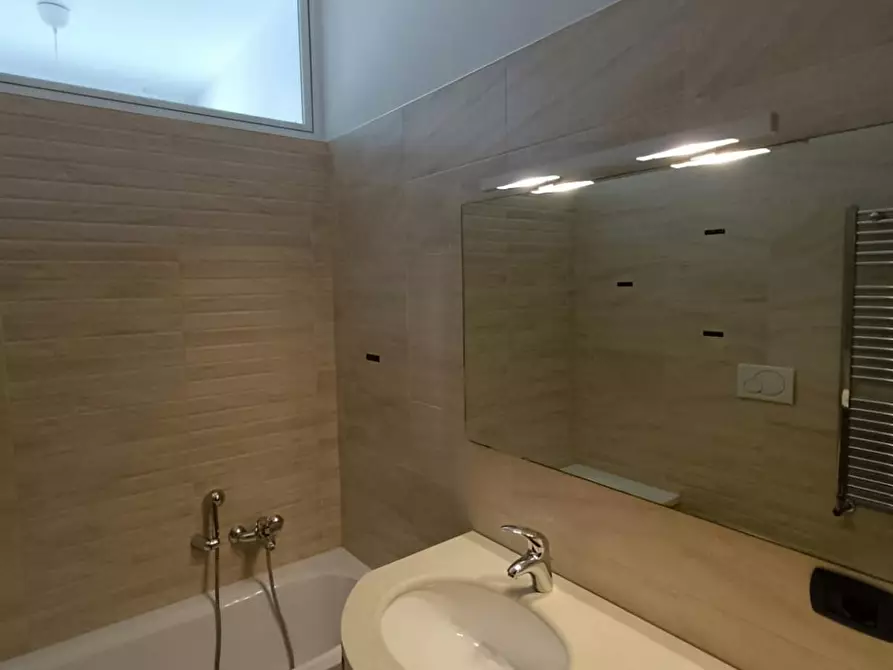 Immagine 6 di Camera in affitto  in Via Sergio Pansini a Bari