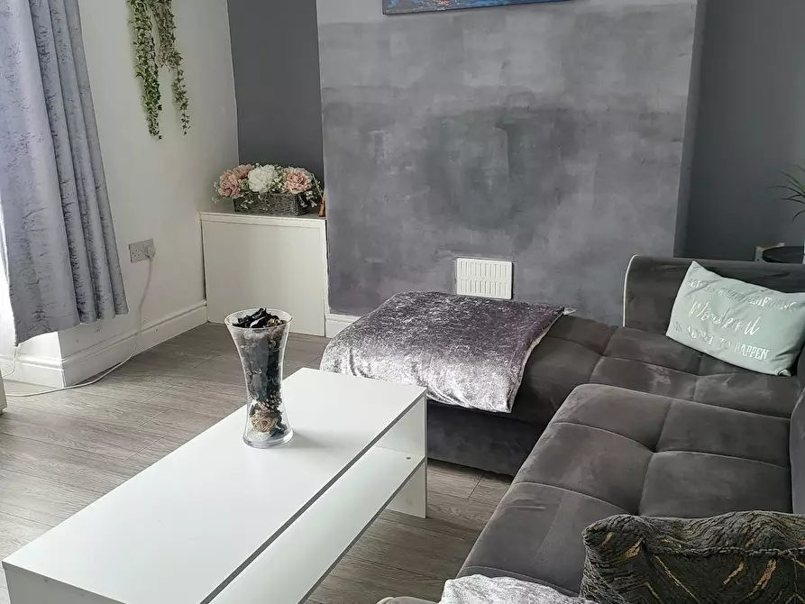 Immagine 4 di Casa indipendente in affitto  in Eastfield Place a Town