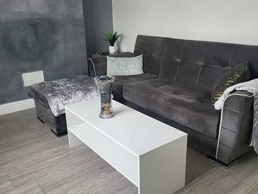 Immagine 2 di Casa indipendente in affitto  in Eastfield Place a Town