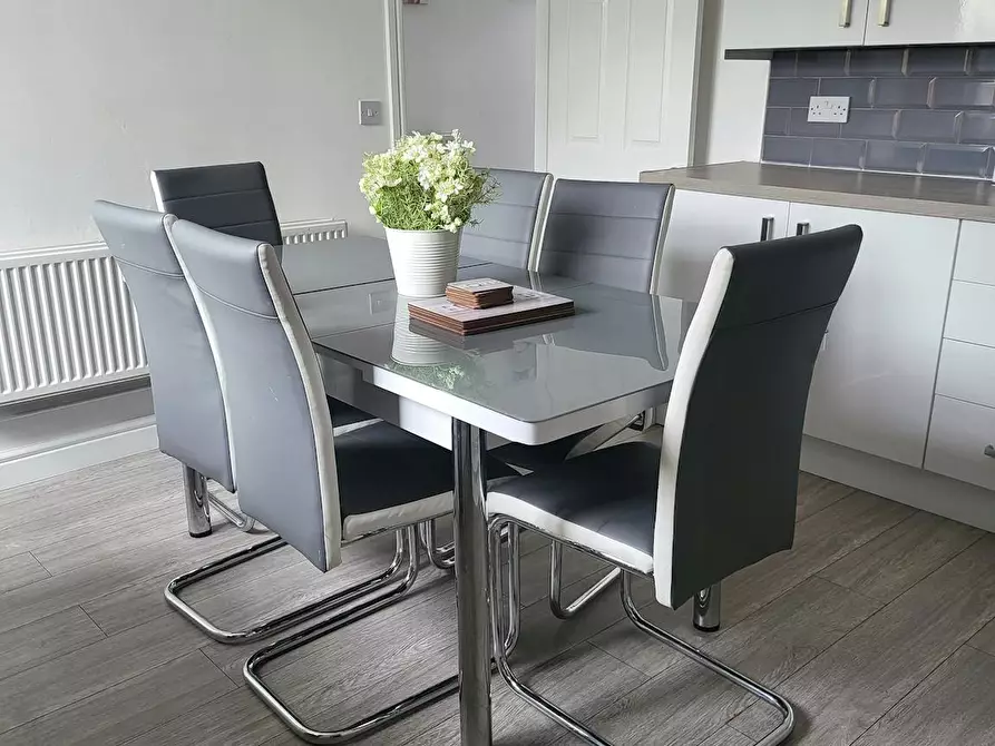 Immagine 7 di Casa indipendente in affitto  in Eastfield Place a Town