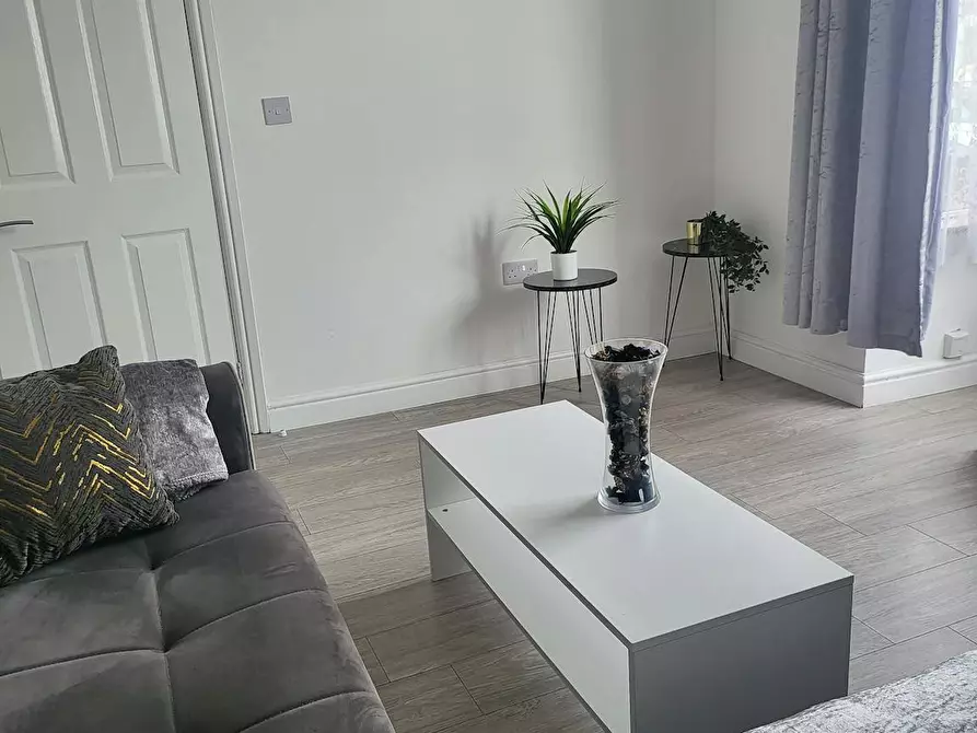Immagine 3 di Casa indipendente in affitto  in Eastfield Place a Town