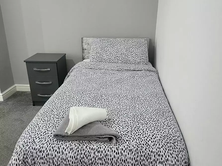 Immagine 10 di Casa indipendente in affitto  in Eastfield Place a Town