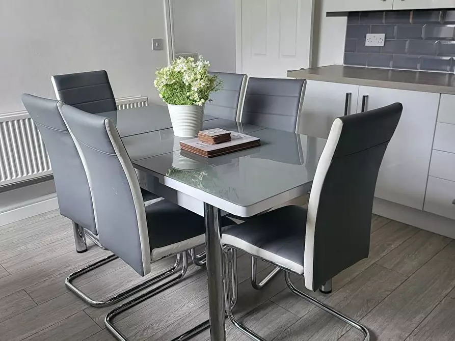 Immagine 5 di Casa indipendente in affitto  in Eastfield Place a Town