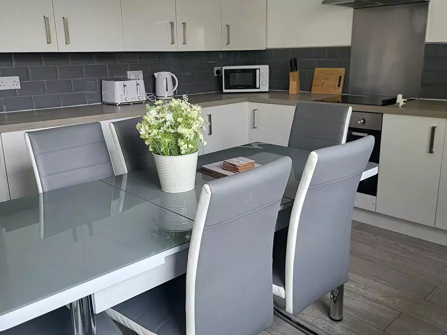 Immagine 6 di Casa indipendente in affitto  in Eastfield Place a Town