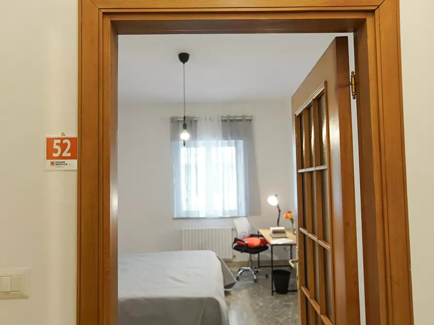 Immagine 1 di Camera in affitto  in Viale Bognar a Pozzuoli