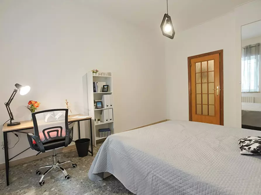 Immagine 2 di Camera in affitto  in Viale Bognar a Pozzuoli