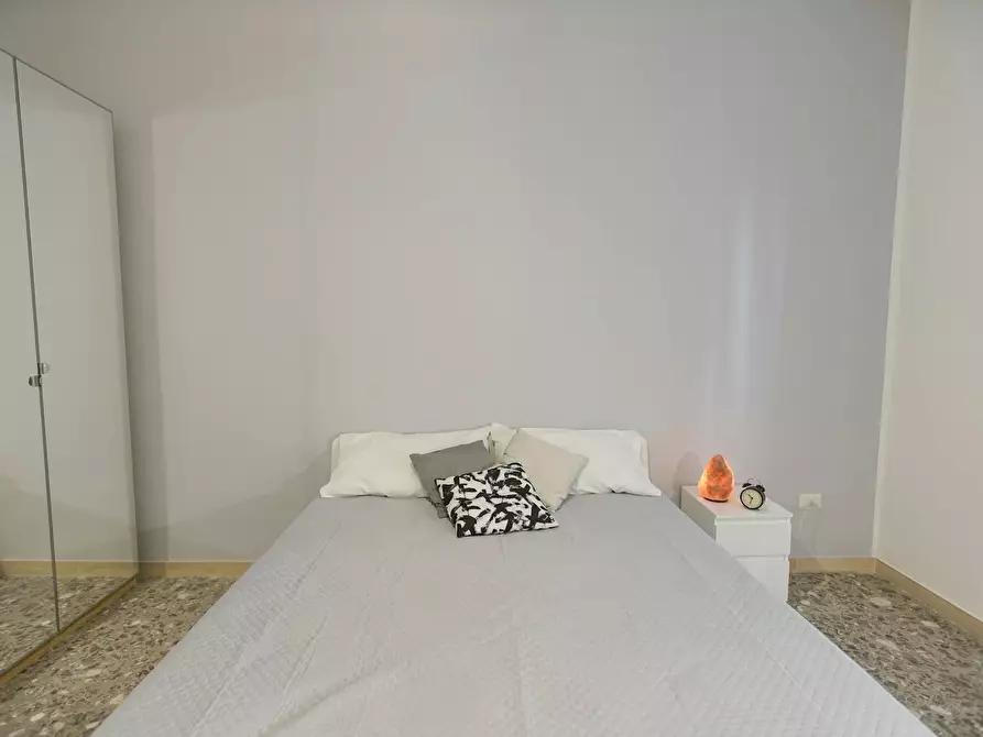 Immagine 4 di Camera in affitto  in Viale Bognar a Pozzuoli