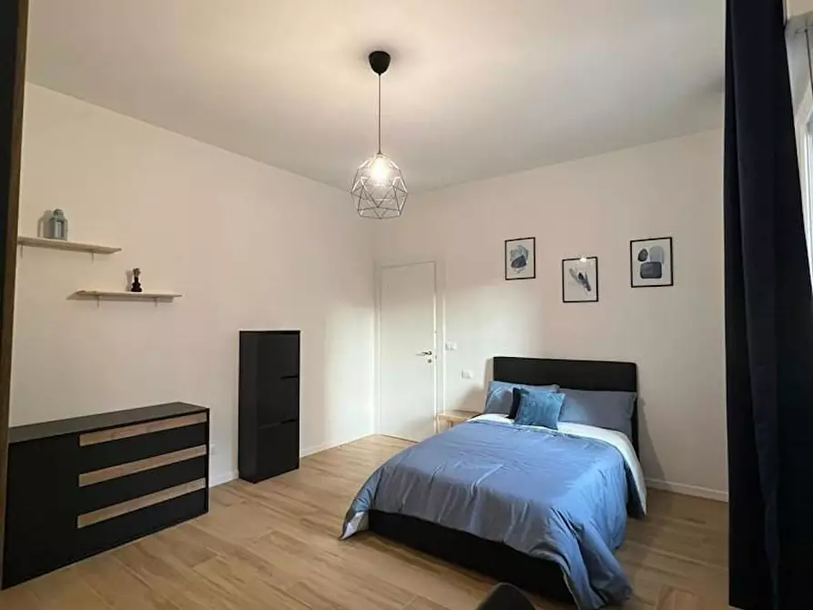 Immagine 4 di Camera in affitto  in Via Fossolo a Bologna
