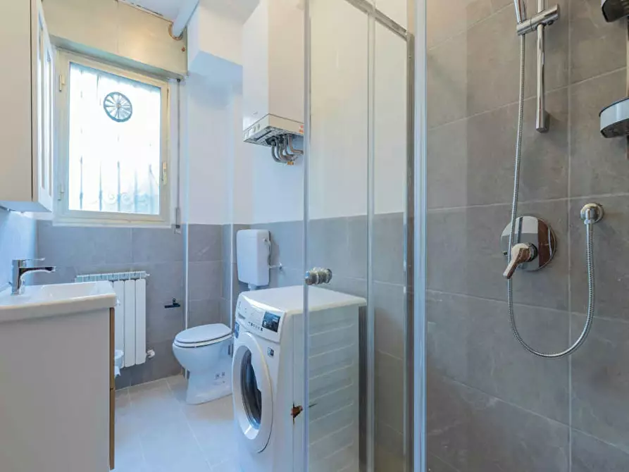 Immagine 8 di Camera in affitto  in Via San Donato a Bologna