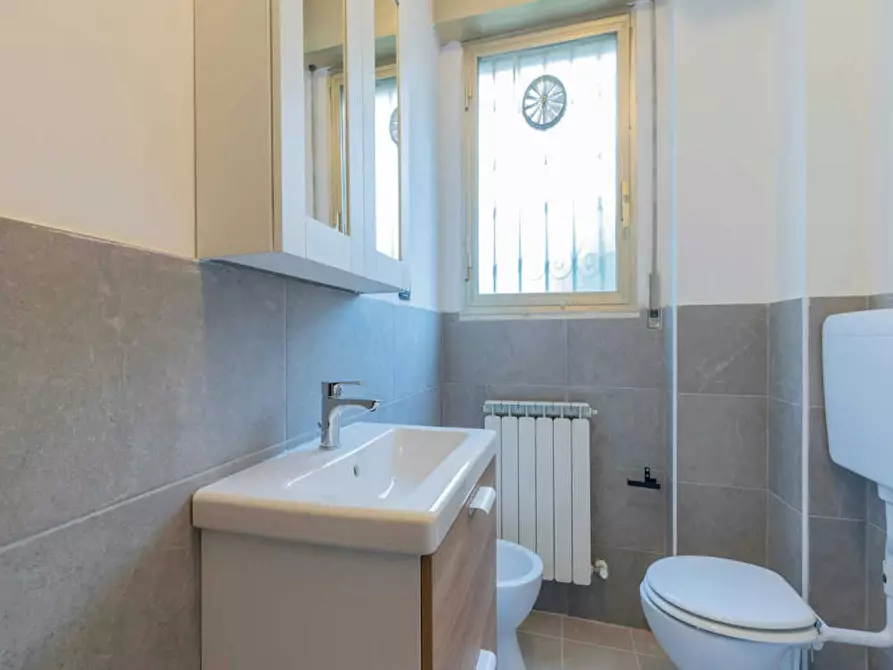 Immagine 9 di Camera in affitto  in Via San Donato a Bologna